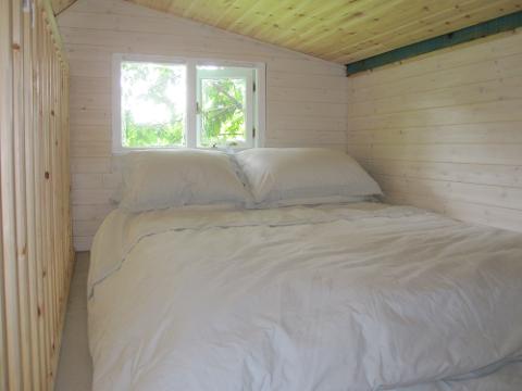 double bed glamping near tarka trail