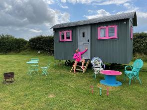 glamping cabin shepherds hut friendly campsite